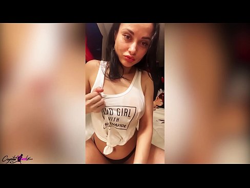 ❤️ Mooie rondborstige vrouw die haar kutje aftrekt en haar grote tieten in een nat T-shirt aanraakt ❤️ Porno at nl.ru-pp.ru ️❤